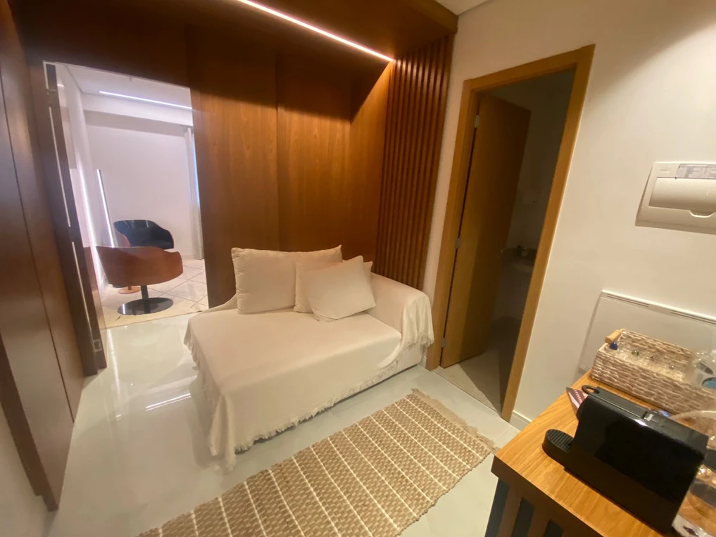 1c8492_9c246dcc8b4243a2a7123c234dd7f52fmv2